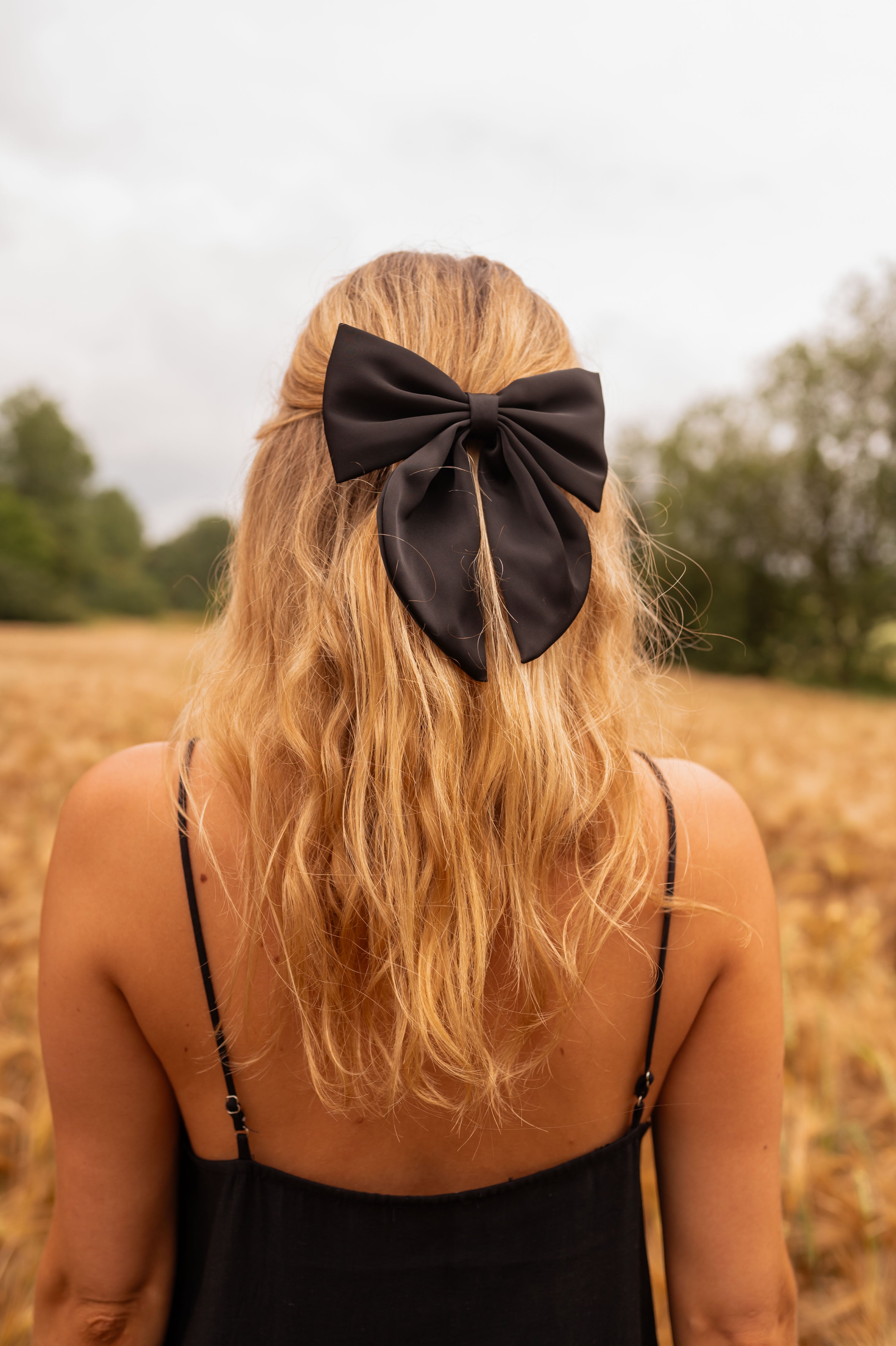 Black Falla Bow