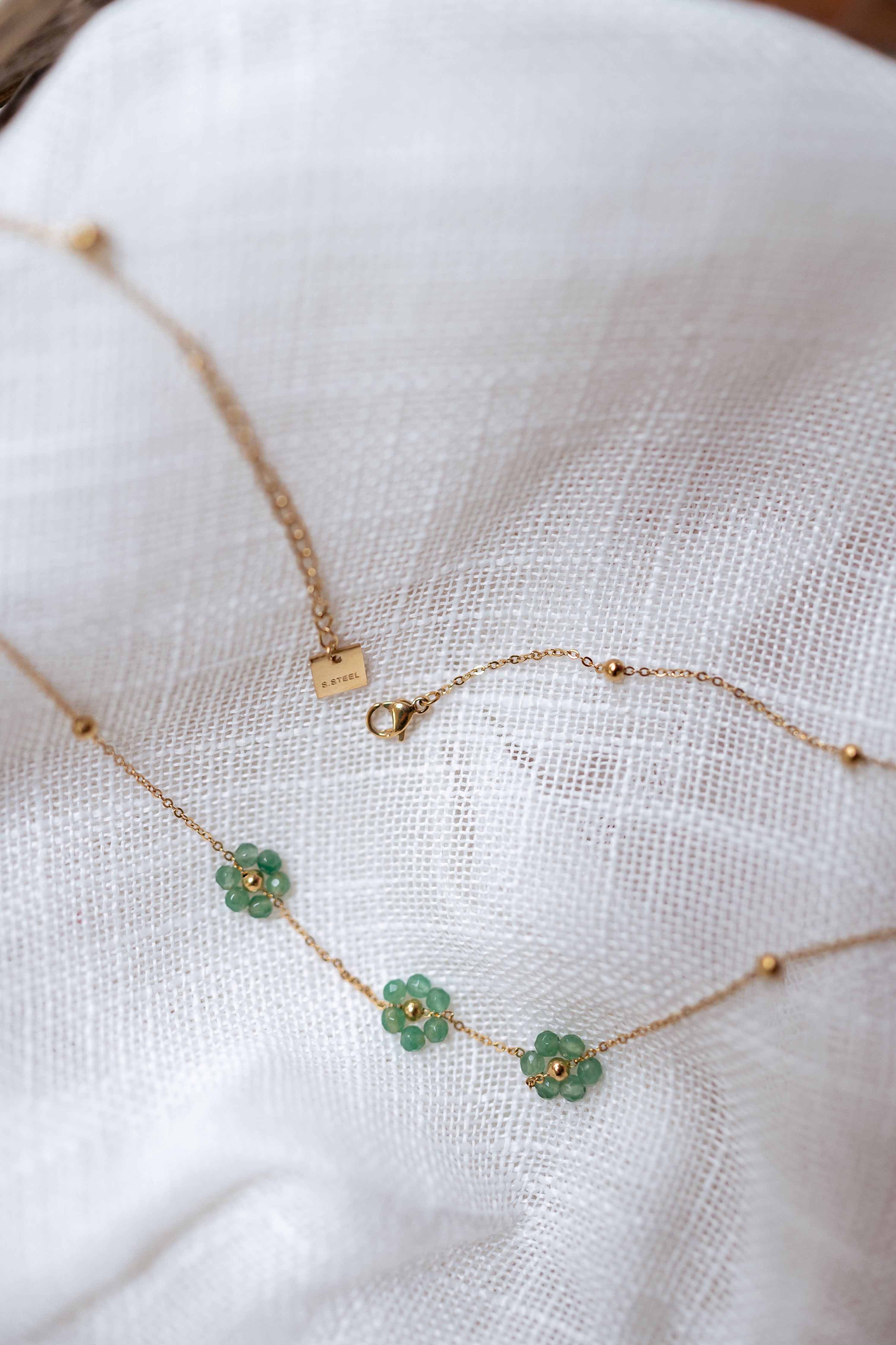 Green and Golden Flowi Necklace